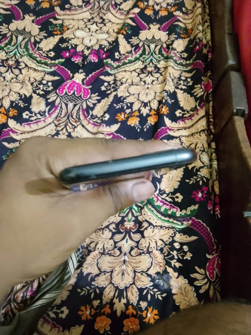 Apple iPhone 11 Pro 1