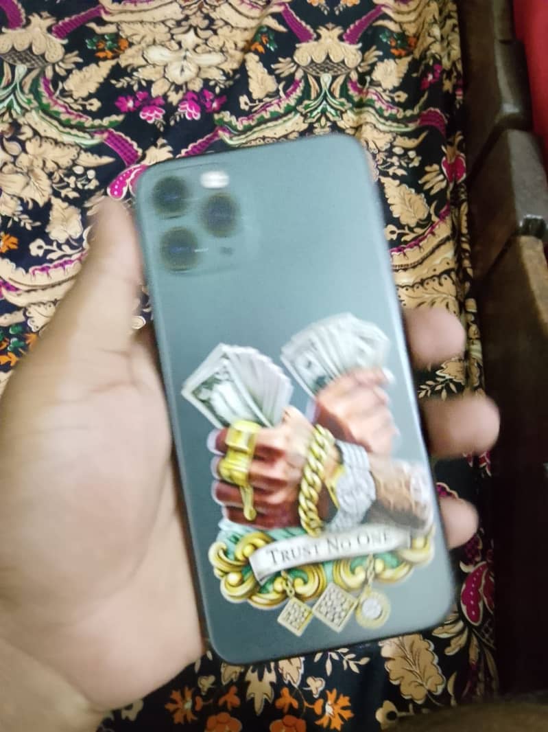 Apple iPhone 11 Pro 4