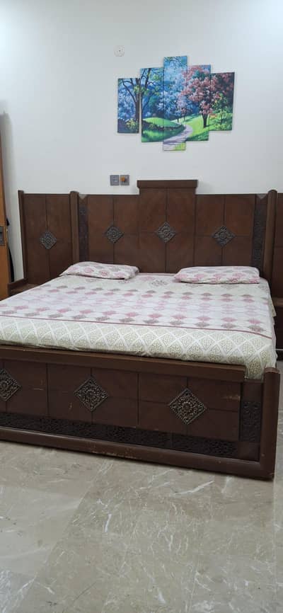 King size bed with sidetables, dressing table and 4 door cupboard