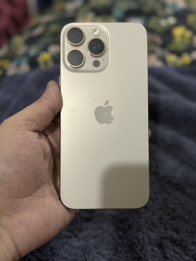 Apple iPhone 16 Pro Max 4