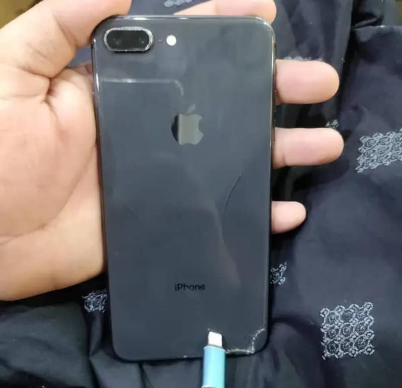 Apple iPhone 8 Plus 1