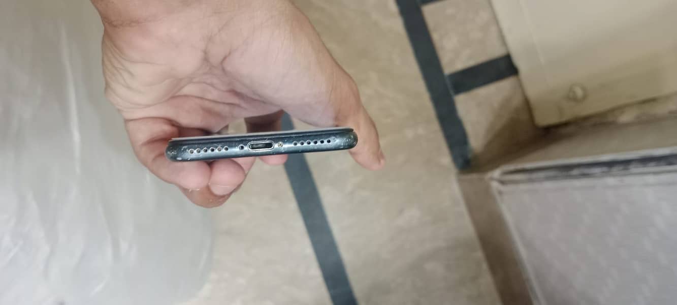 Apple iPhone 7 3