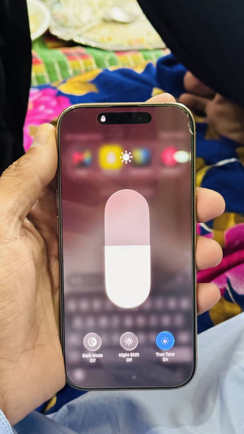 iPhone 16 Pro 4