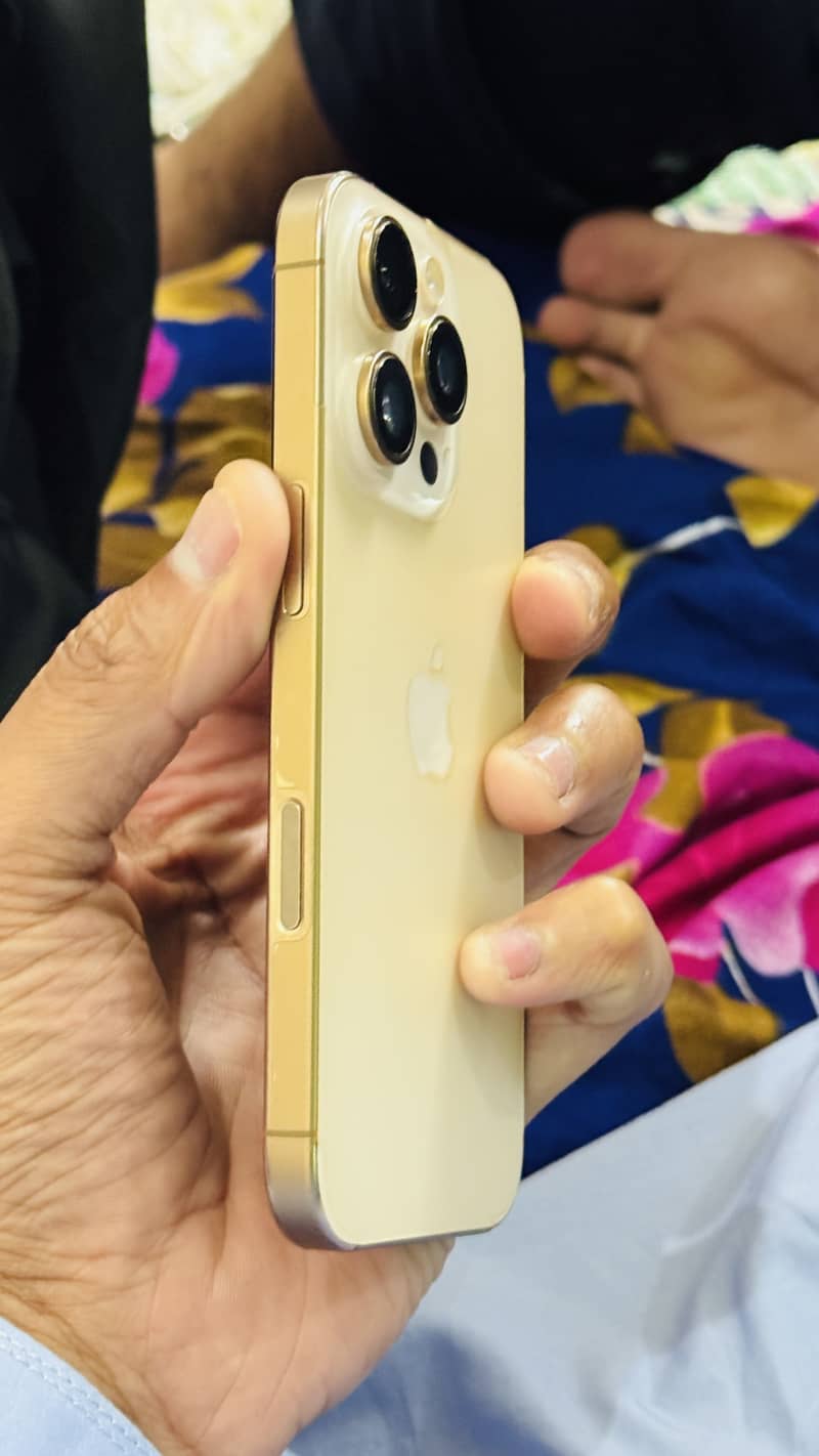 iPhone 16 Pro 5