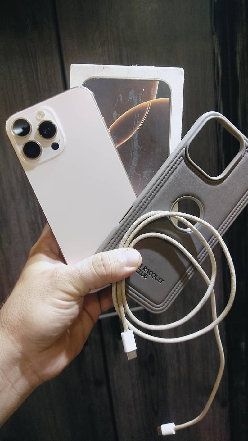 Apple iPhone 16 Pro Max 1