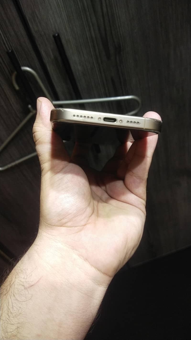Apple iPhone 16 Pro Max 8