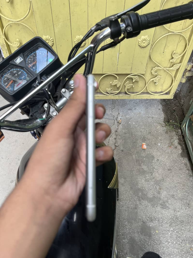 iPhone xr 6