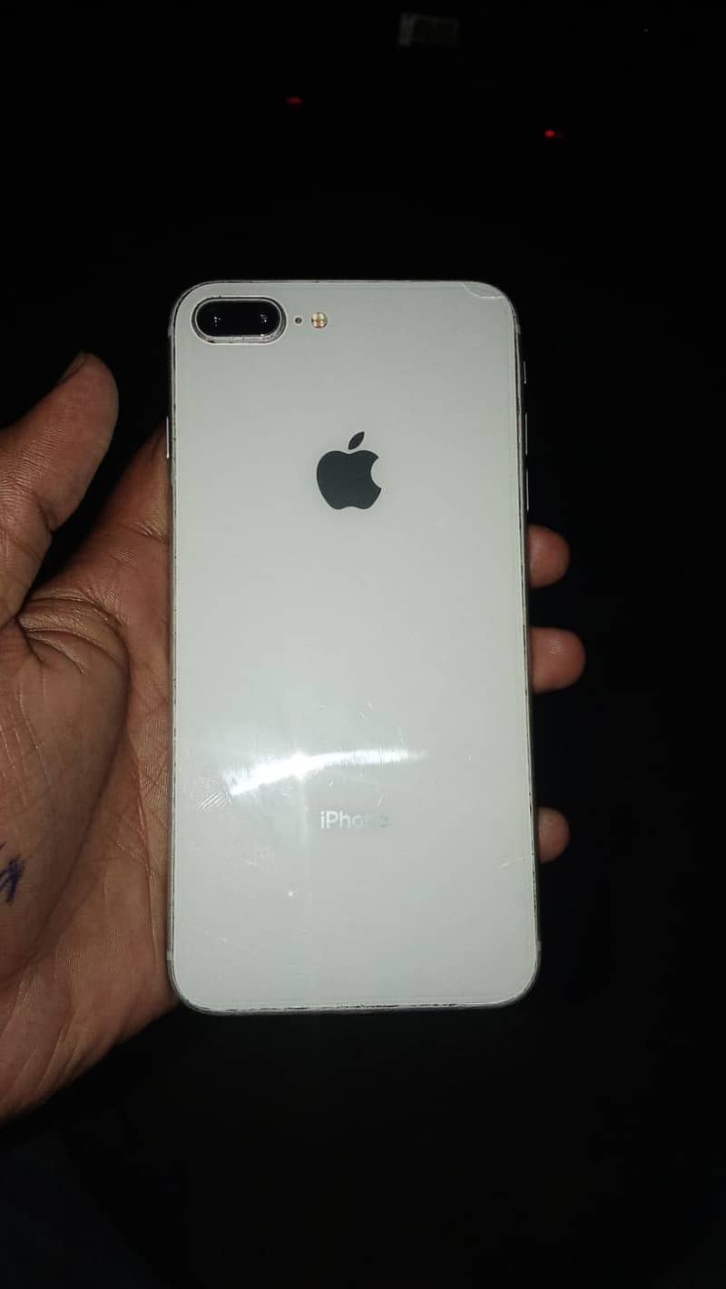 Apple iPhone 8 Plus 1