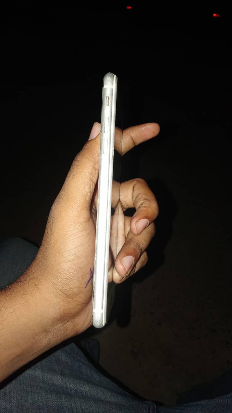 Apple iPhone 8 Plus 4
