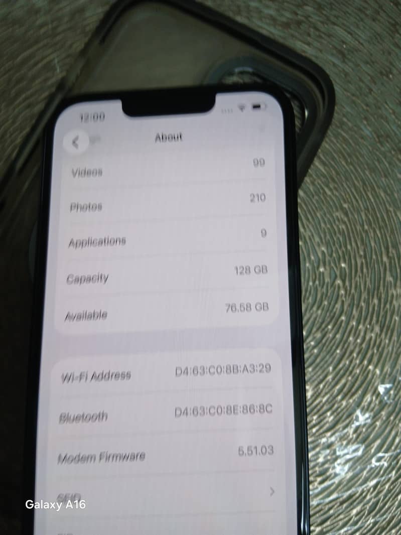 Apple iPhone 13 4