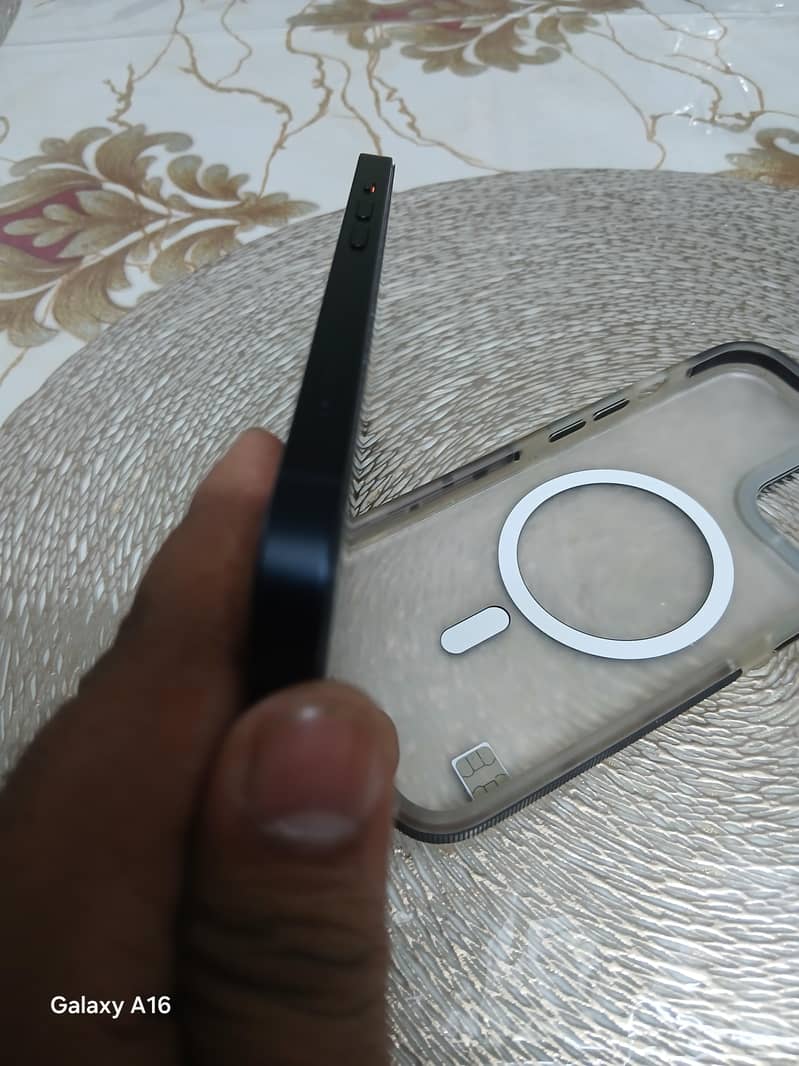 Apple iPhone 13 7