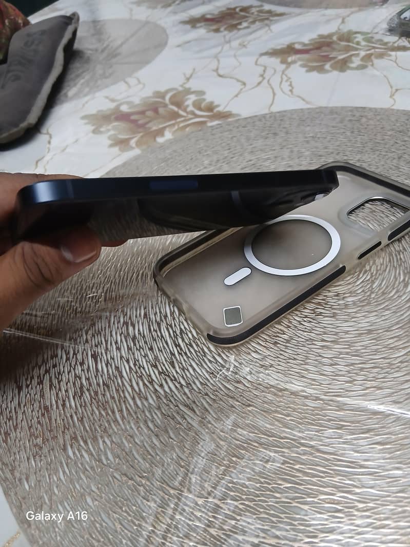 Apple iPhone 13 9