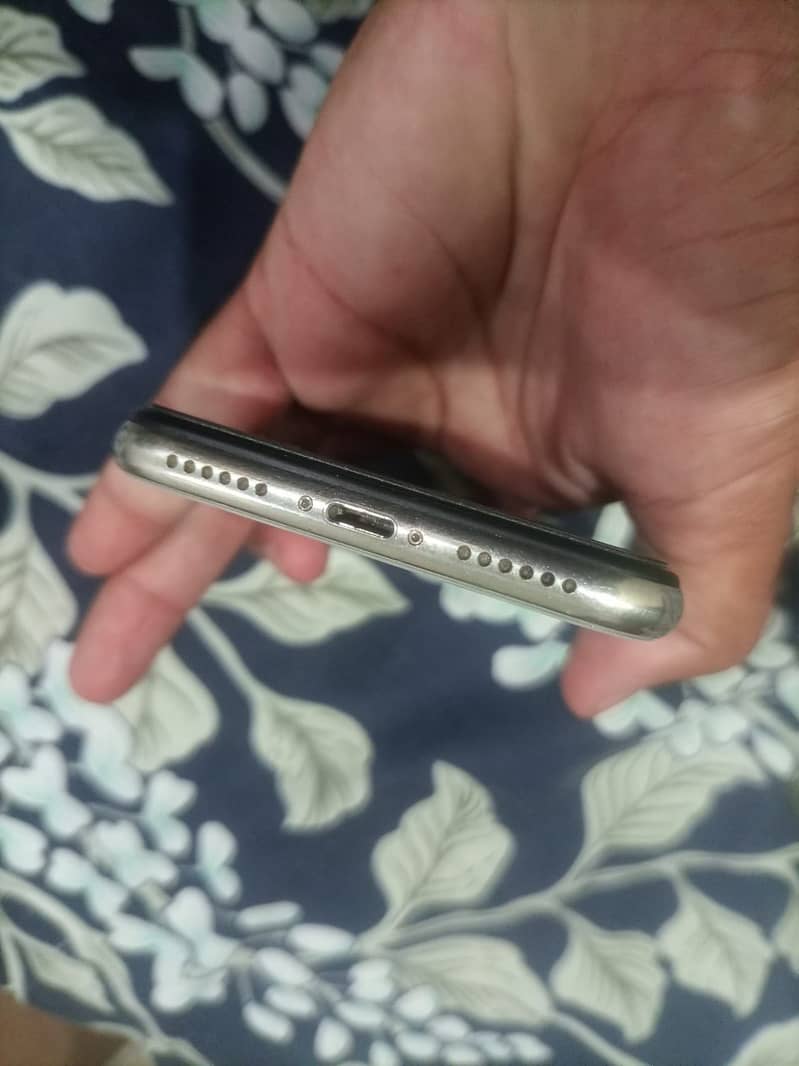 Apple iPhone X 5