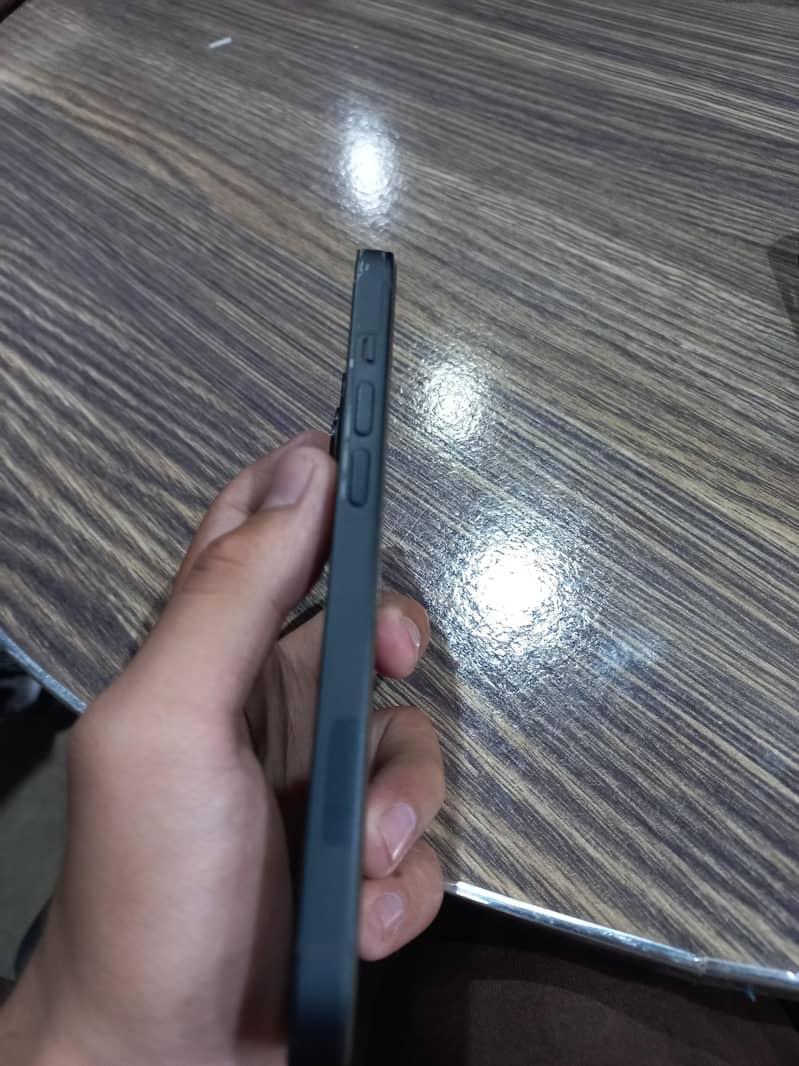 Apple iPhone 14 3