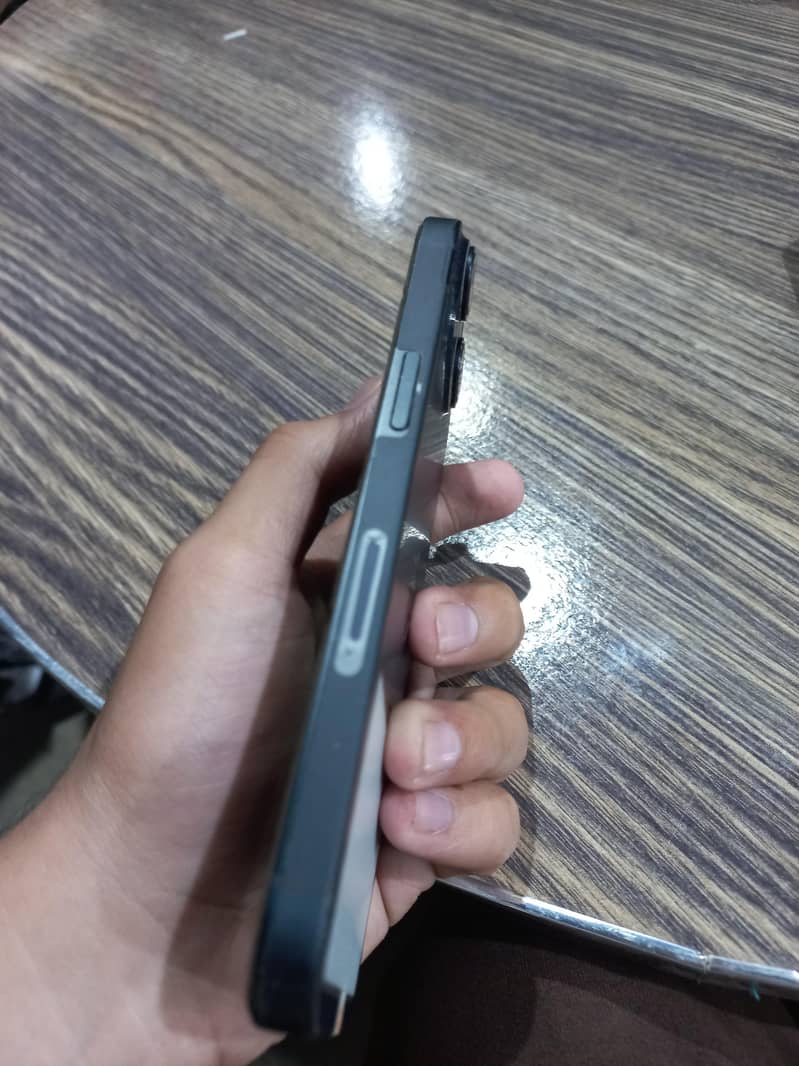 Apple iPhone 14 4