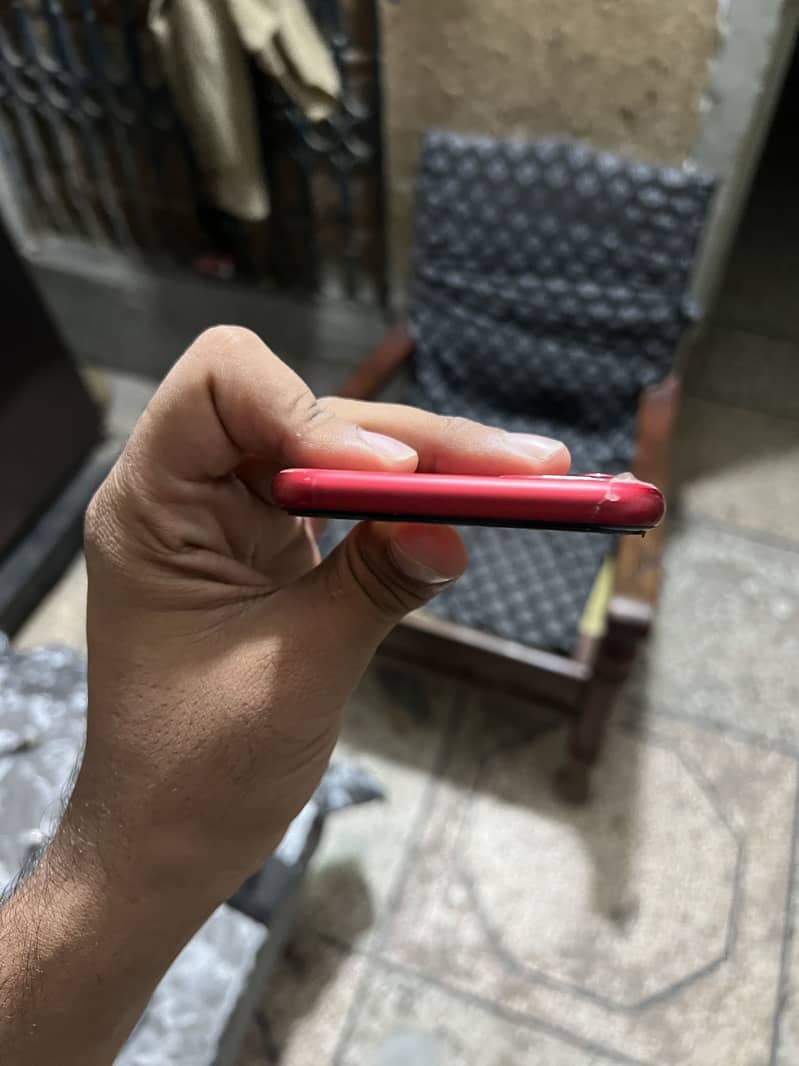 Apple iPhone 11 4