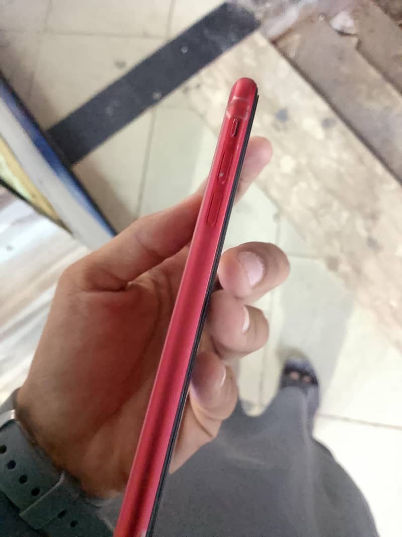 Apple iPhone 11 4