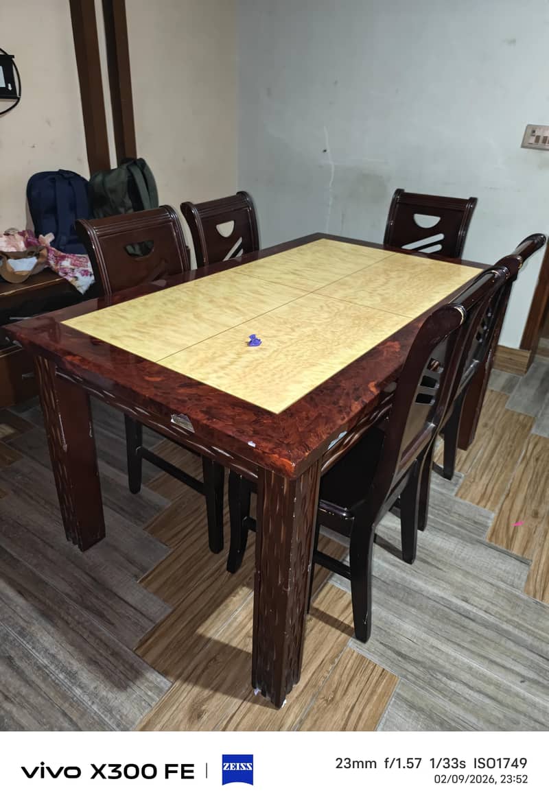 Dining table 0