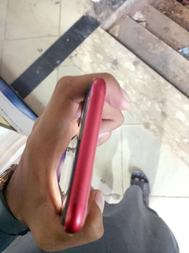 Apple iPhone 11 4