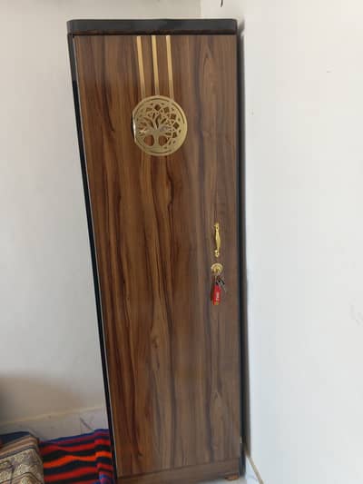 Single door almari
