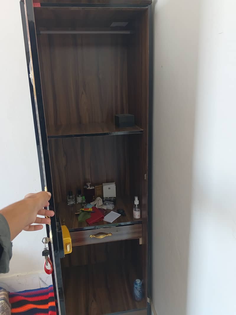 Single door almari 2