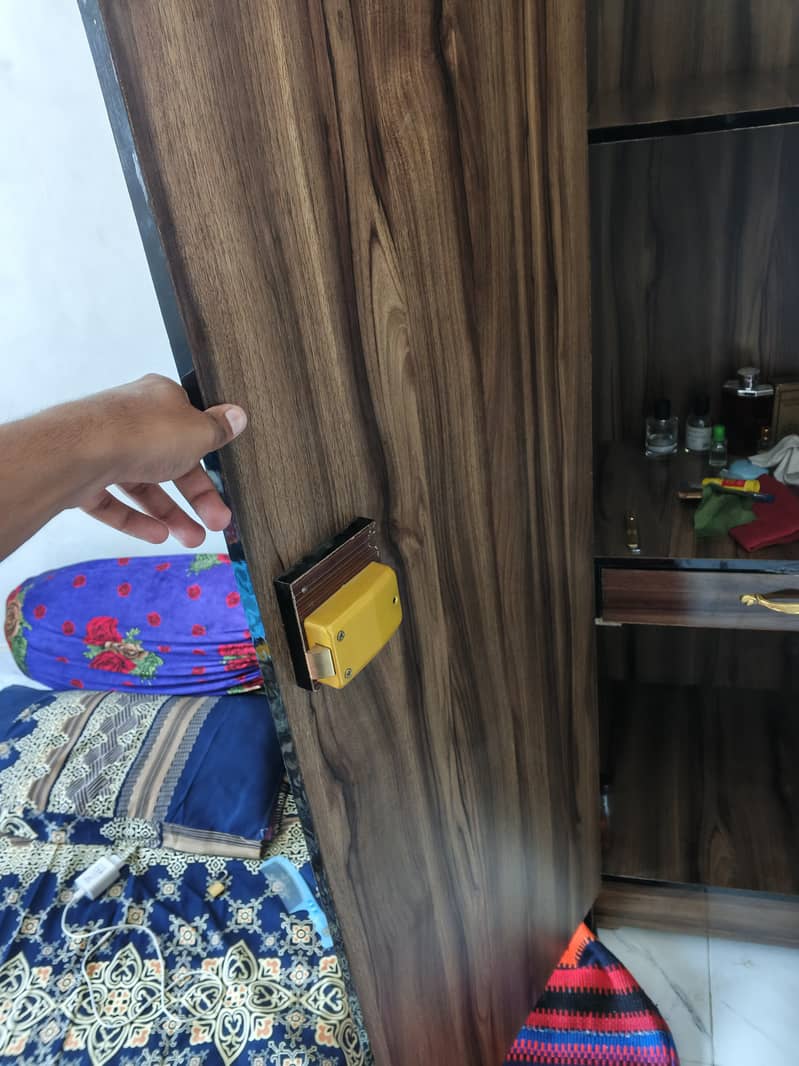 Single door almari 3