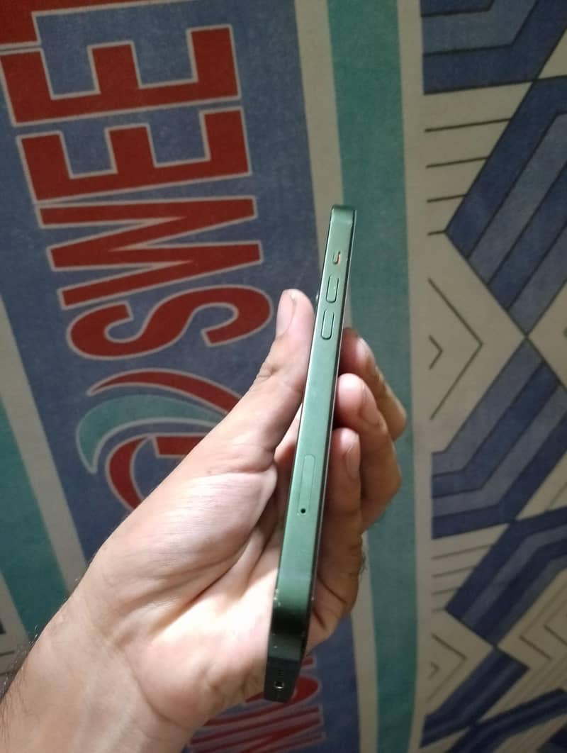 Apple iPhone 13 4