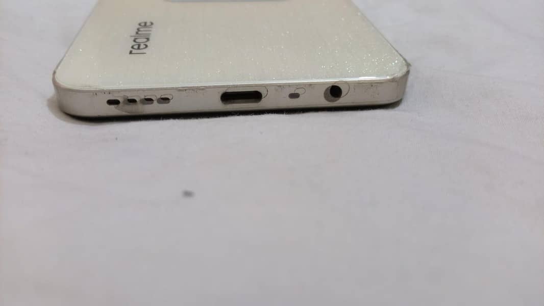 Realme C53 4
