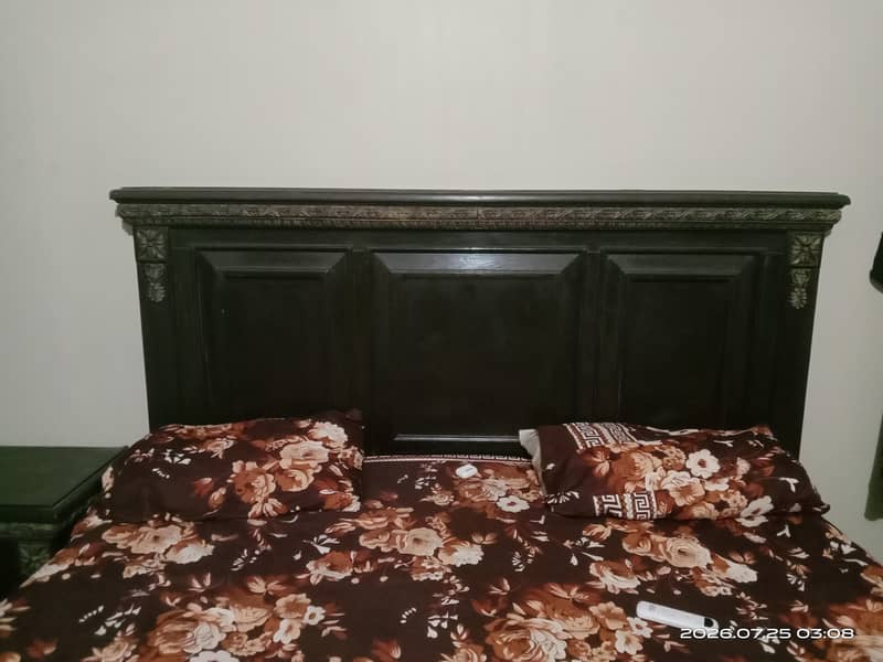 bed and dressing 0