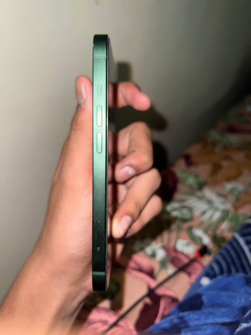 Apple iPhone 13 1
