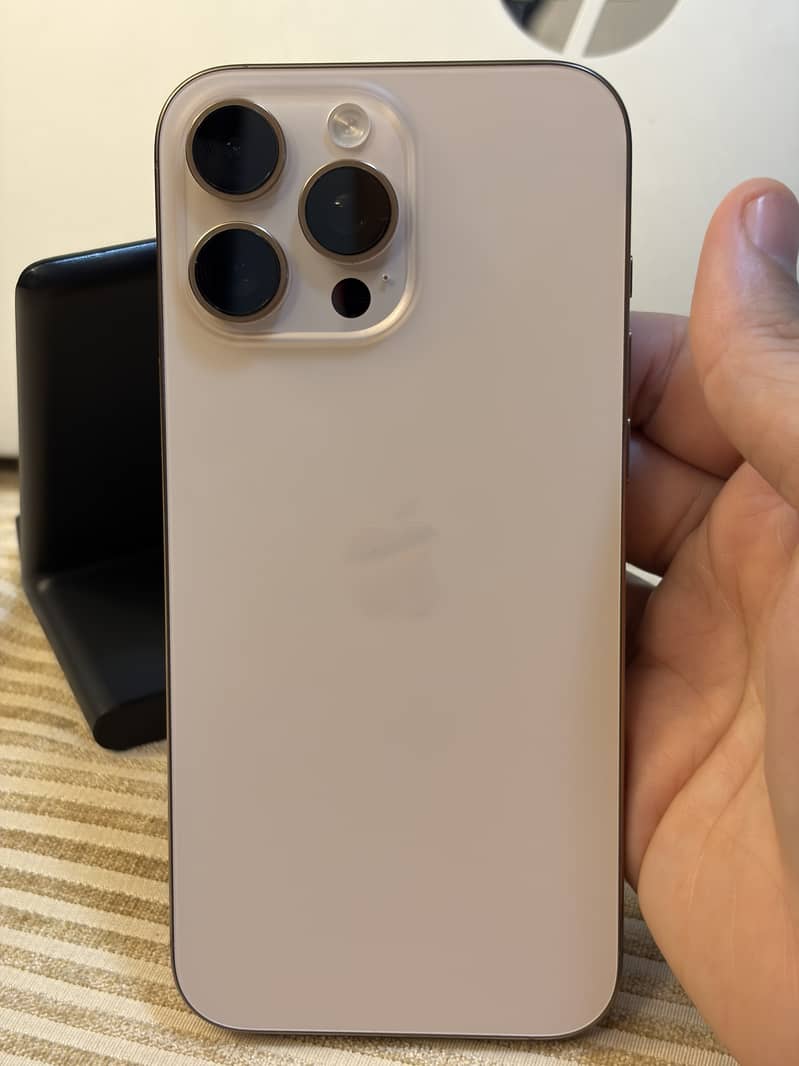 Apple iPhone 16 Pro Max 3