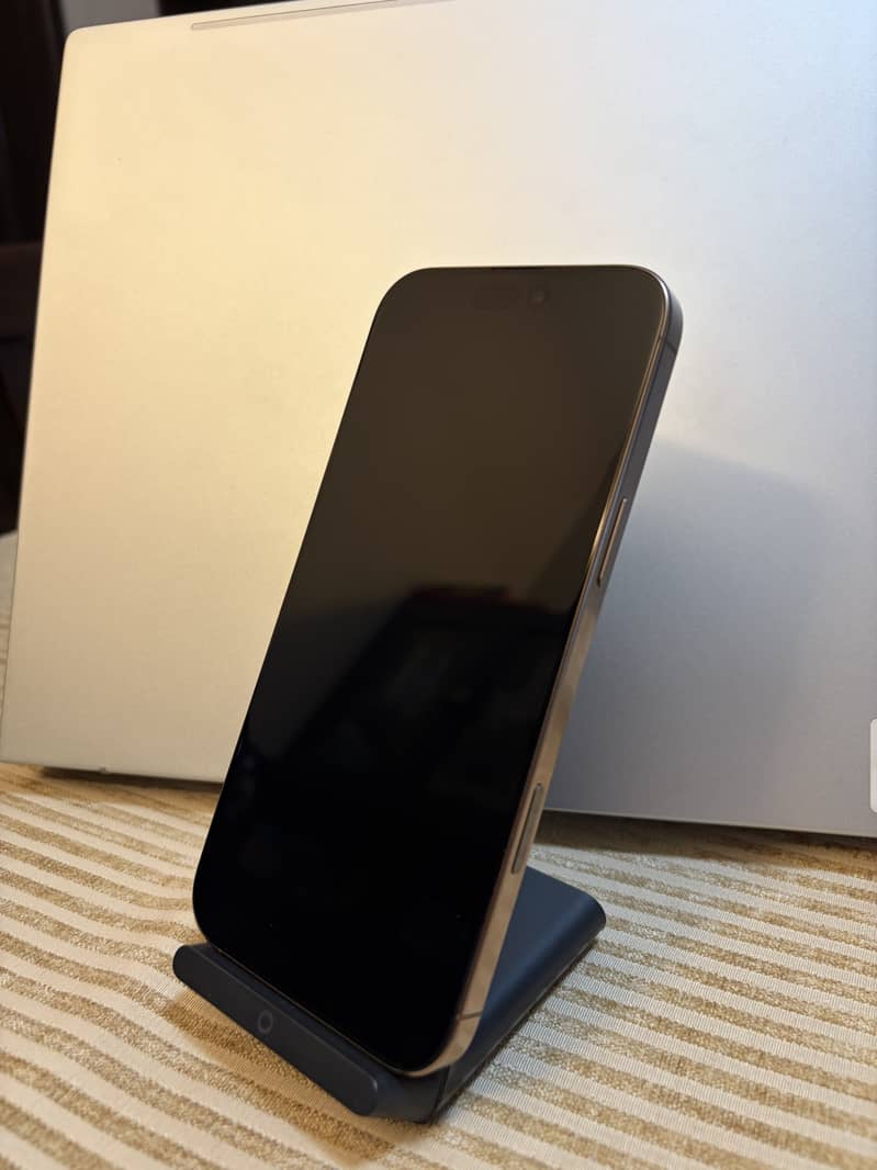 Apple iPhone 16 Pro Max 6