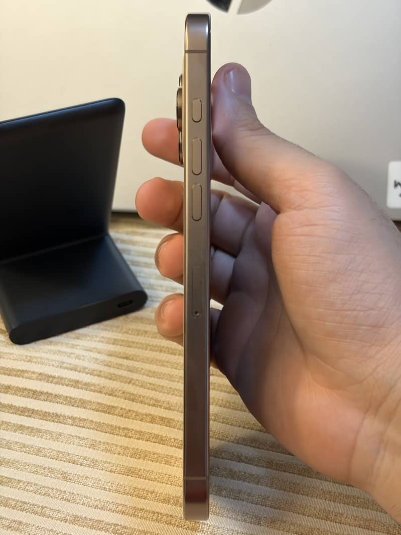 Apple iPhone 16 Pro Max 7