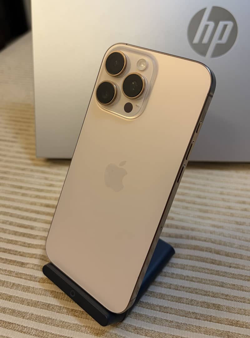 Apple iPhone 16 Pro Max 8