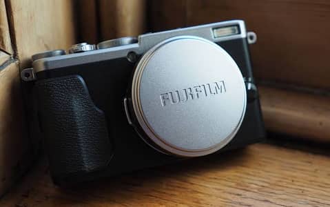  FUJIFILM X70 — RARE & DISCONTINUED