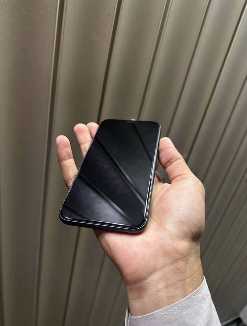 Apple iPhone 11 0