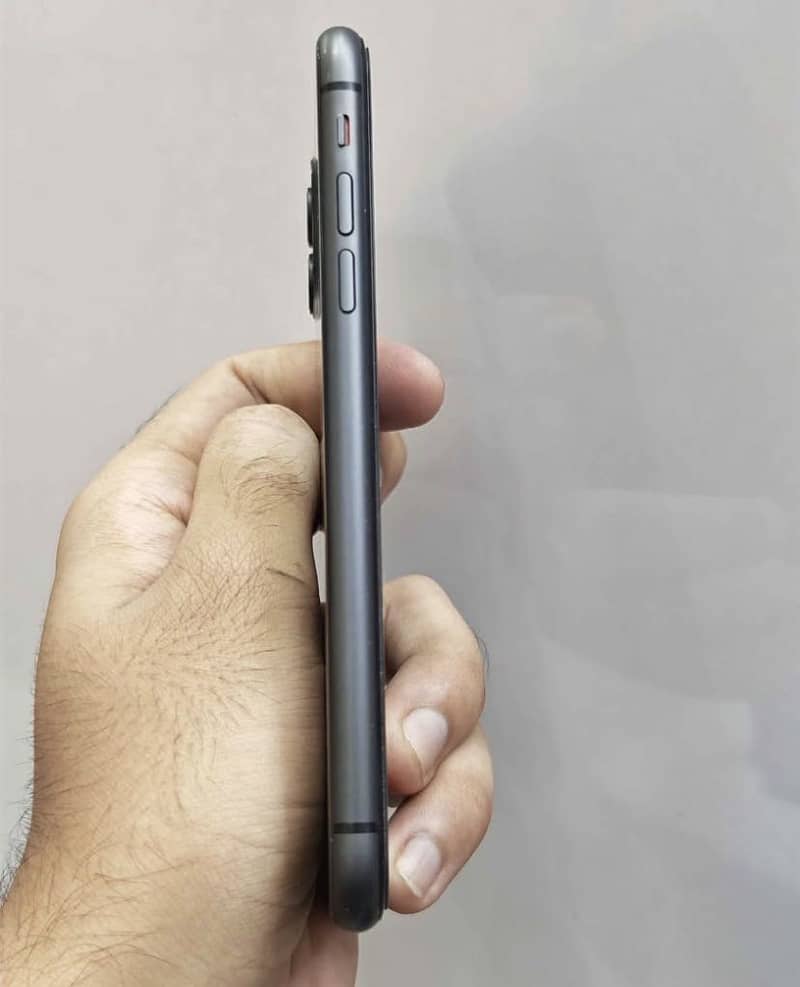 Apple iPhone 11 3