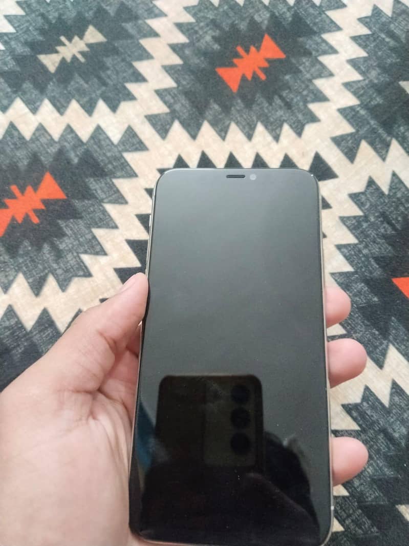 Apple iPhone 11 Pro 2