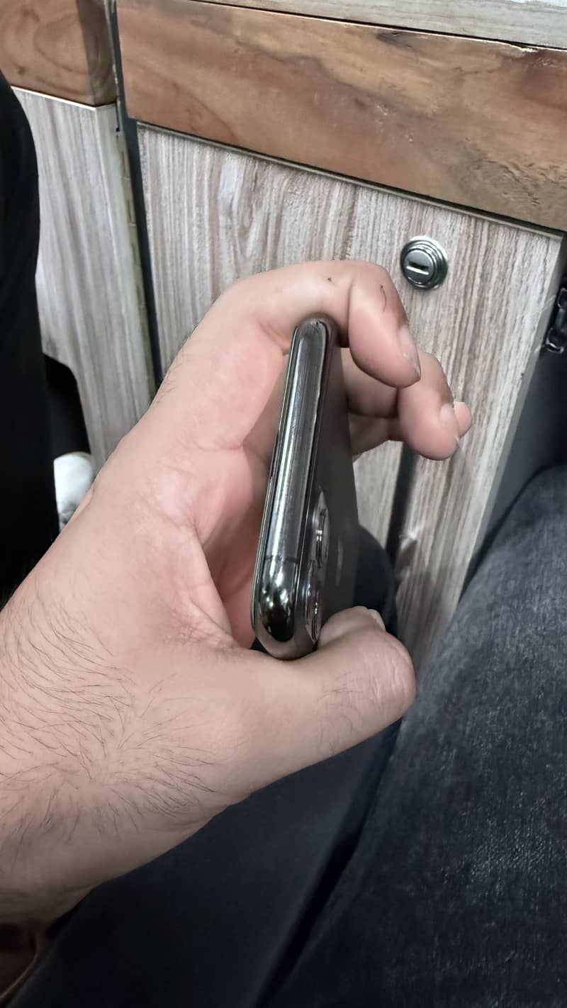 Apple iPhone 11 Pro 2