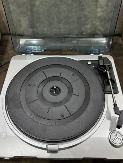 Tevion USB Turntable Vinyl Record Player (3 speeds)BOX INCLUDED