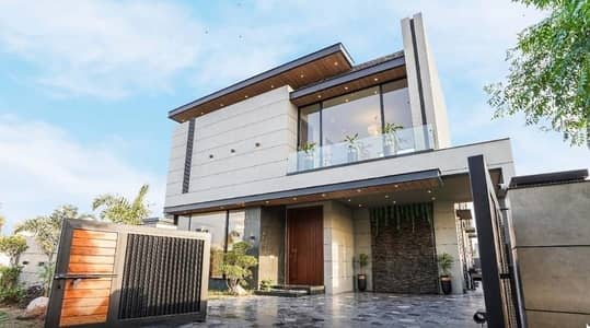 PHASE 7 1-KANAL BRAND NEW FULLY MAINTAINED BUNGALOW IS AVAILABLE FOR SALE.