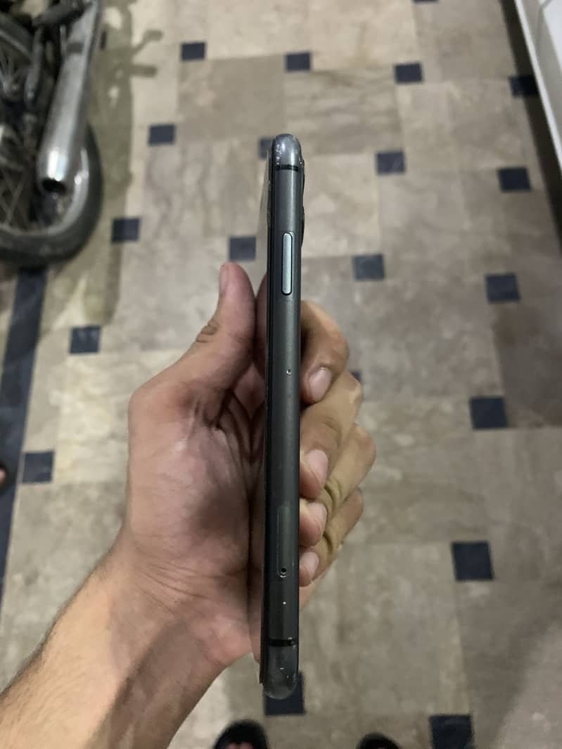 Apple iPhone 11 3