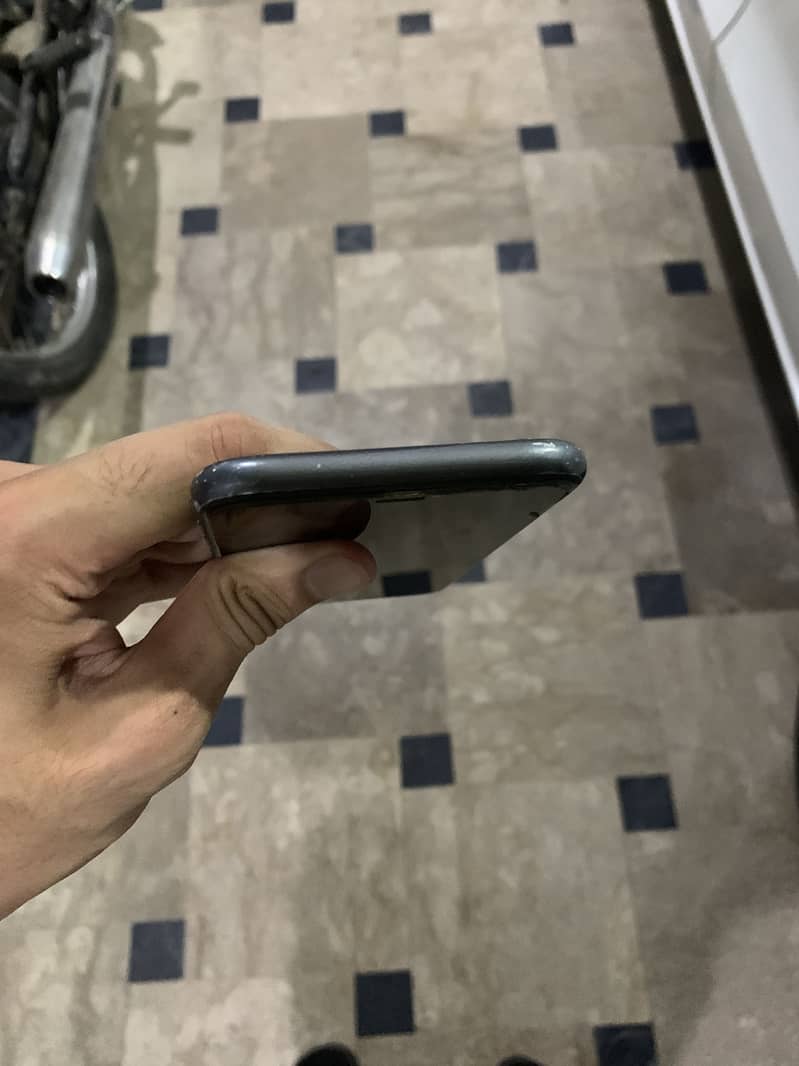 Apple iPhone 11 5
