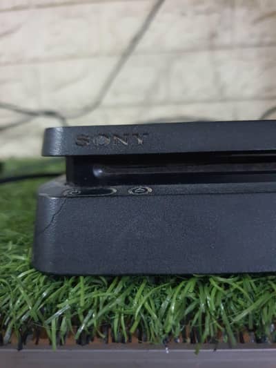 Ps4 slim with 2 controllers
