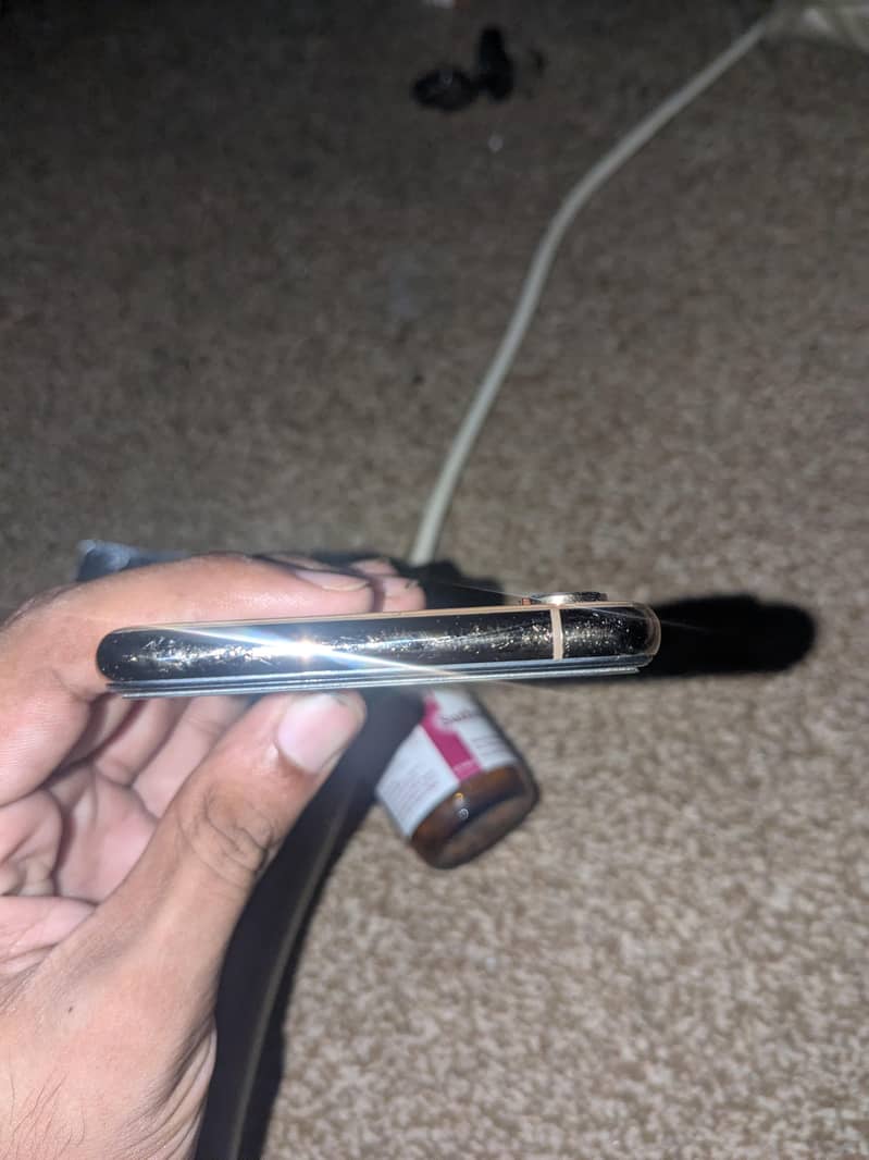 Apple iPhone XS 1