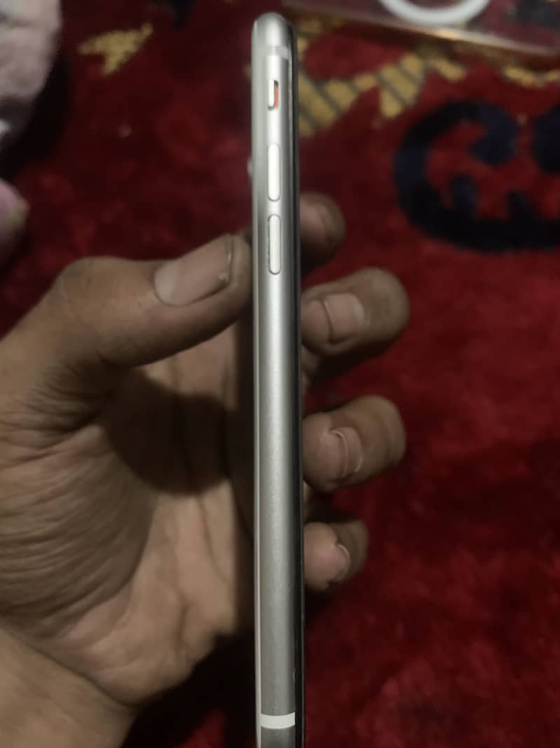 Apple iPhone SE 2nd generation 1