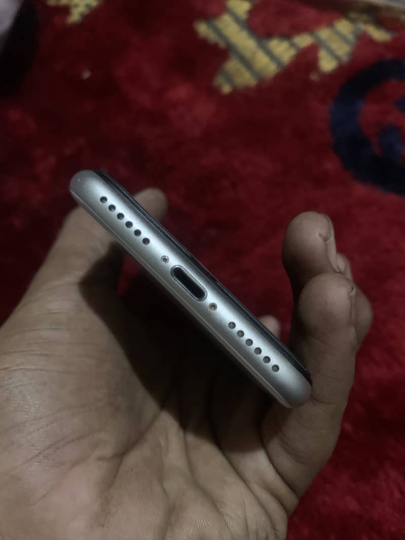 Apple iPhone SE 2nd generation 3