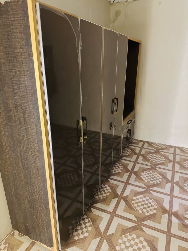 wardrobe with mirror 2