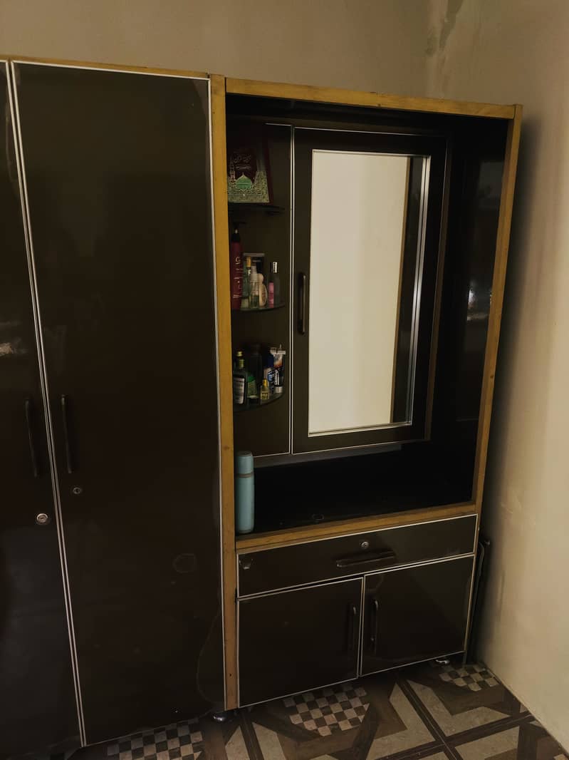 wardrobe with mirror 3