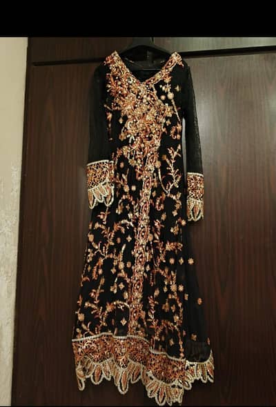 a beautiful fancy dress is for sale in very reasonable price. .